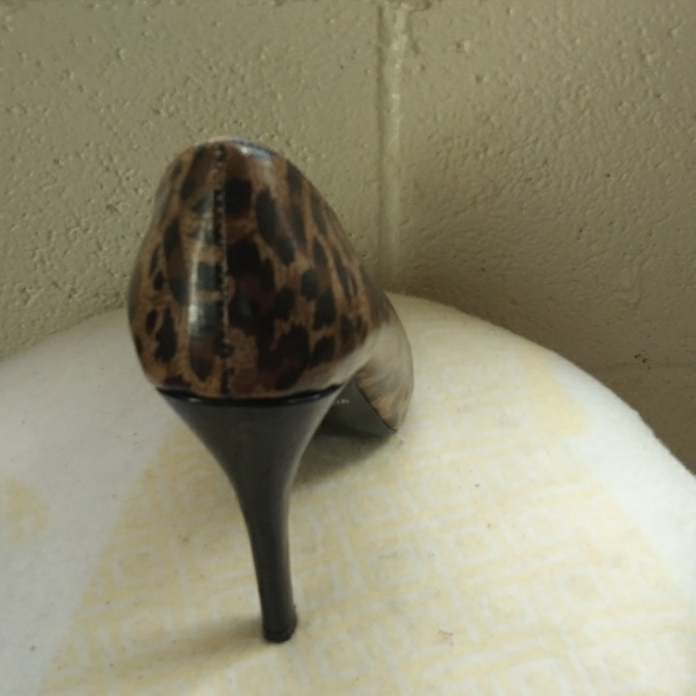 Heels - Picture 3 of 4